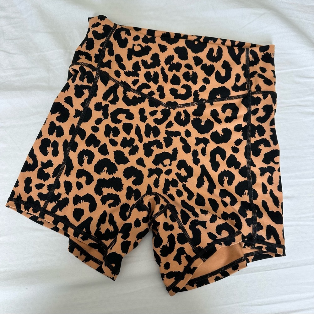 Balance Athletic / Vitality leopard cheetah ascend shorts small